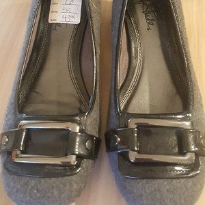 Life Stride gray dress shoes
